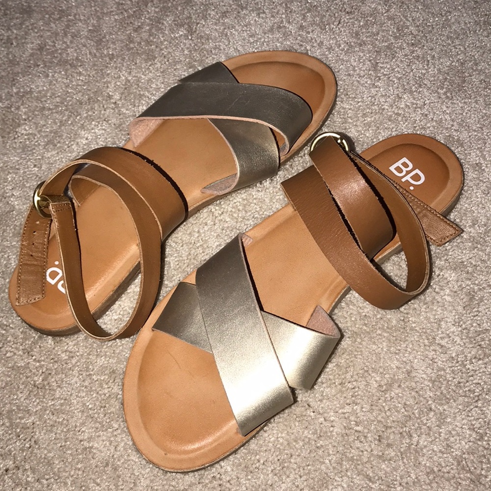 Strapping ankle sandals